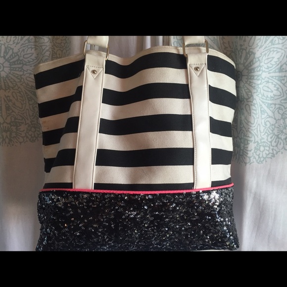 Purse - Picture 2 of 2