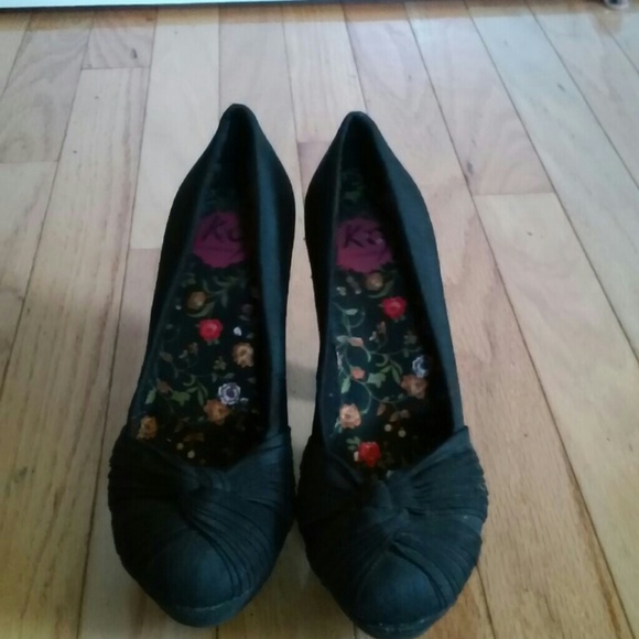 Heels - Picture 2 of 3