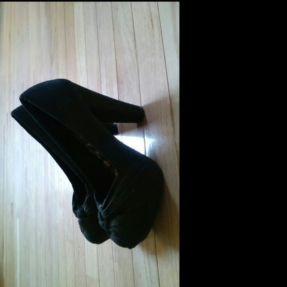 Heels - Picture 3 of 3