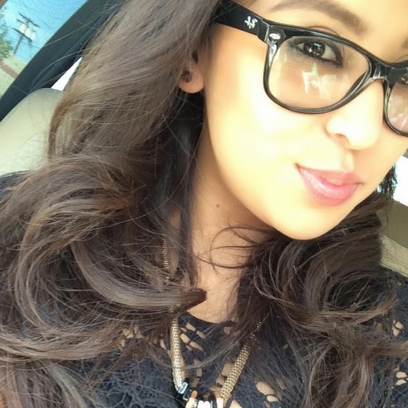 Meet your Posher, Talia - Picture 1 of 1