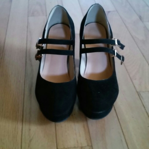 Heels - Picture 2 of 3