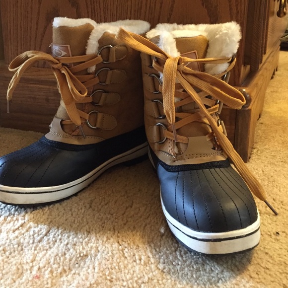 Snow boots worn once!