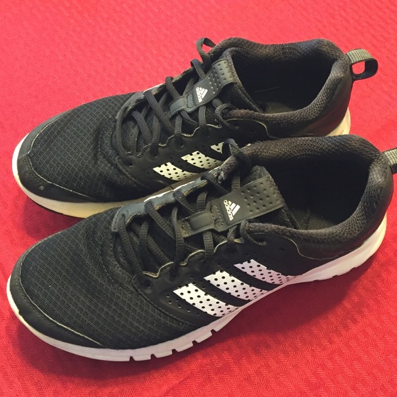 Size 8.5 Adidas tennis shoes