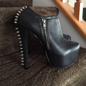 Steve Madden studded Booties