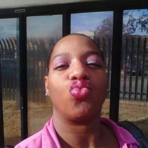 Meet your Posher, Iona