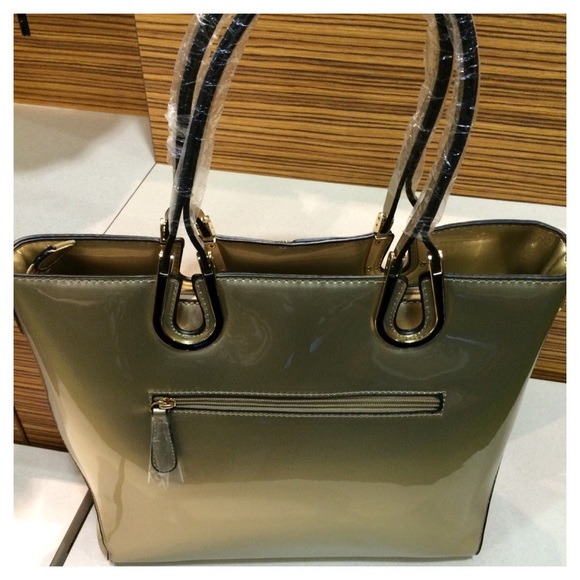 🎉🎉HP 1/29🎉🎉New - Gold Bag - Picture 3 of 4