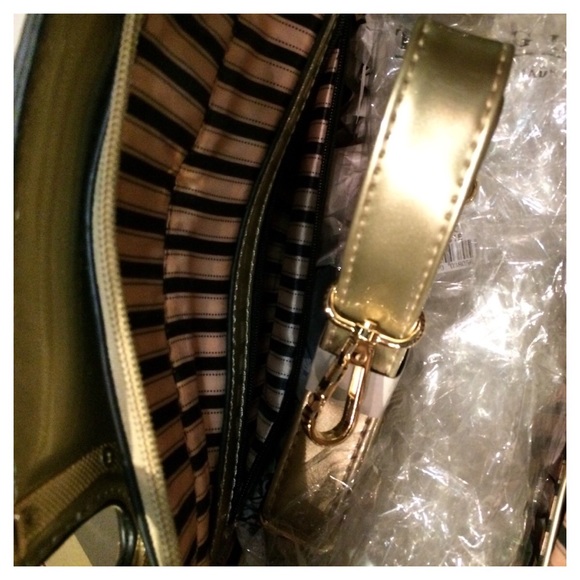 🎉🎉HP 1/29🎉🎉New - Gold Bag - Picture 4 of 4