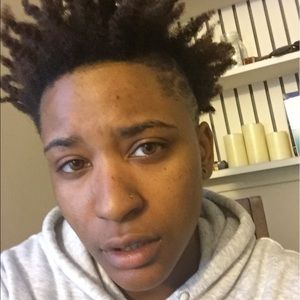 Meet your Posher, Alyson