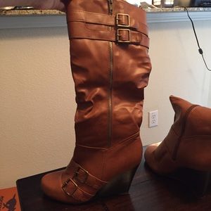 3 1/2 inch heeled, calf height boots.