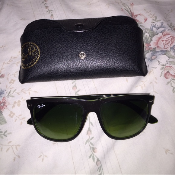 RAY BAN SUNGLASSES, BLACK WITH A GREEN TINT