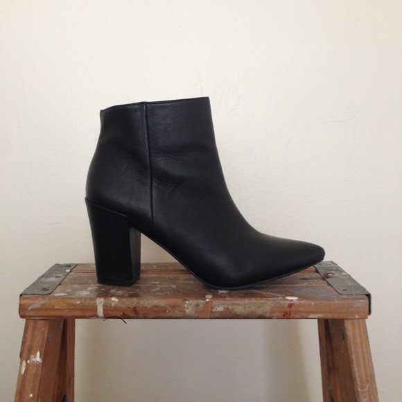 STEVEN by Steve Madden Black Leather Booties 8US
