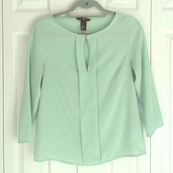 H&M mint green 3/4 sleeve top.