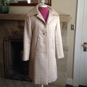 Gorgeous beige patterned coat.  Size M