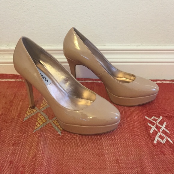 Steve Madden nude pumps