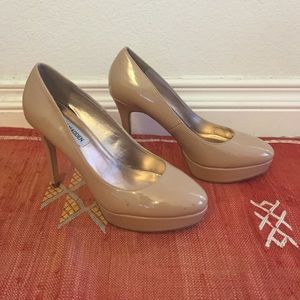 Steve Madden nude pumps