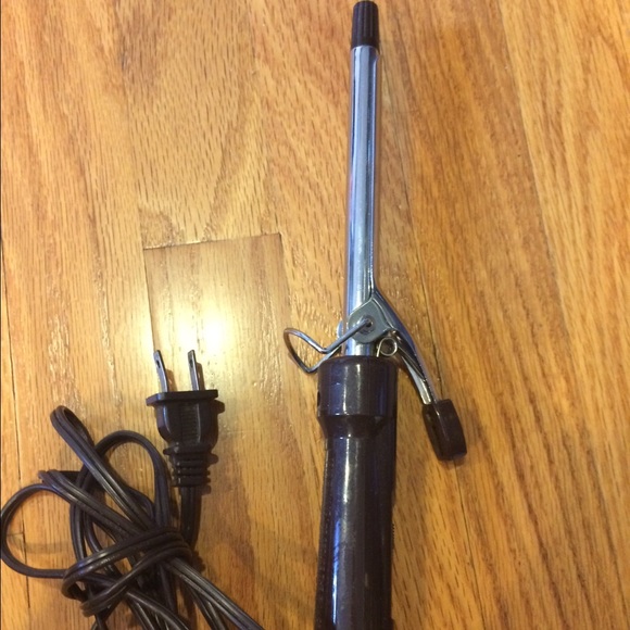 Vidal Sassoon 1/2" skinny curling iron.
