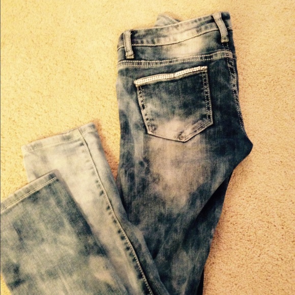 Distressed Skinny Jeans with Bling