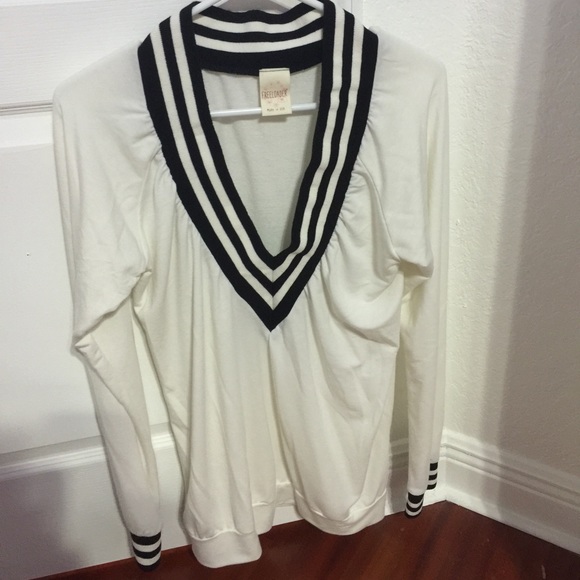 Extreme V-neck, medium