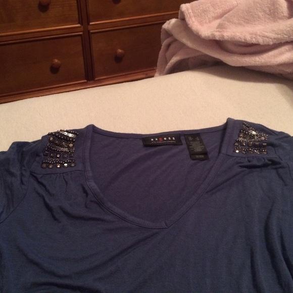 Axcess size small top - Picture 1 of 3