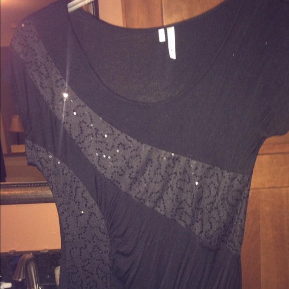 2 hr SALE!! Gorgeous Black Sequined Top