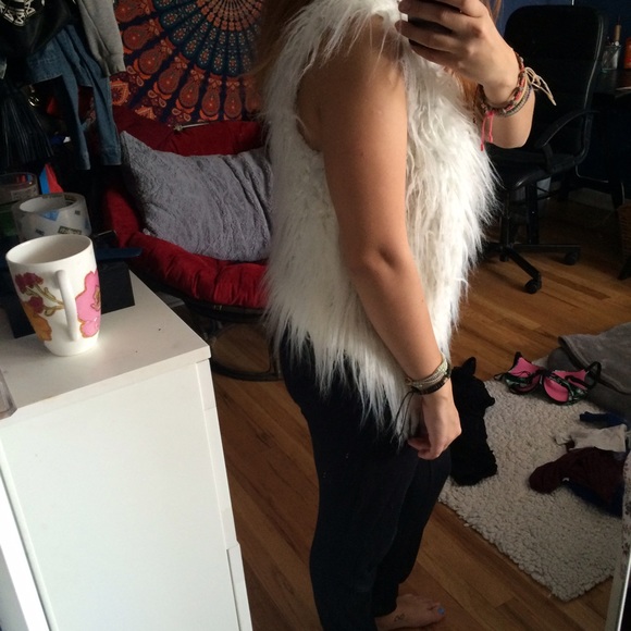 🍍SOLD🍍 Fuzzy faux fur vest - Picture 3 of 3