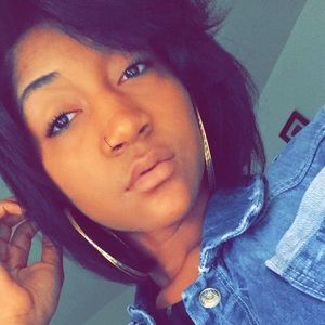 Meet your Posher, Jashona