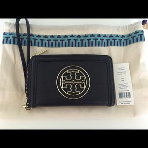 Tory Burch Amanda wristlet - perfect cond!