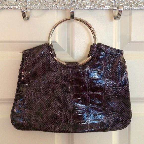 Cute little purple snakeskin purse!
