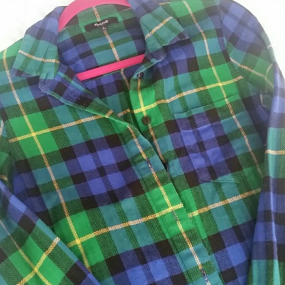 Like new!!! Twill plaid button down