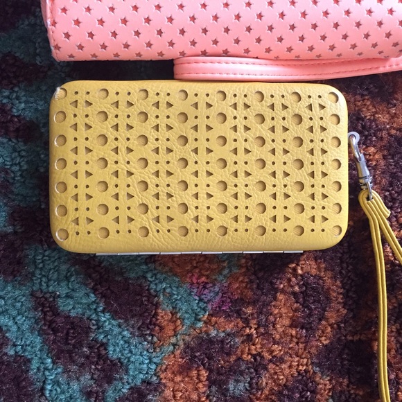 Wallets - Picture 2 of 4