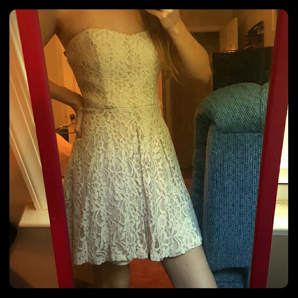 Floral strapless dress!