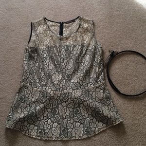 Sleeveless dress shirt