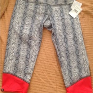 Onzie NWT yoga snake print wOrange pants, Sz S/M