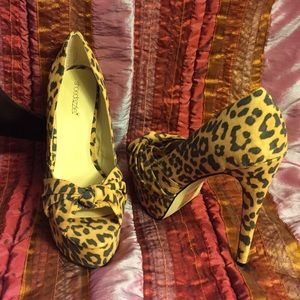 Pin up cheetah heels   * I take offers ☺️