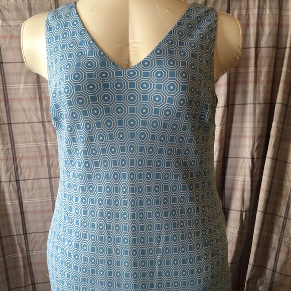Dress with V neck