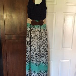 Beautiful maxi dress with belt new without tags!!