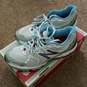 New Balance sneakers !