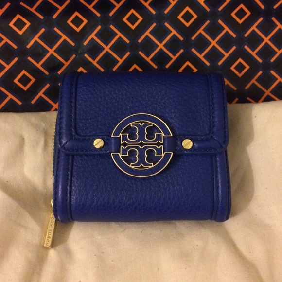 NWT. Tory Burch French wallet