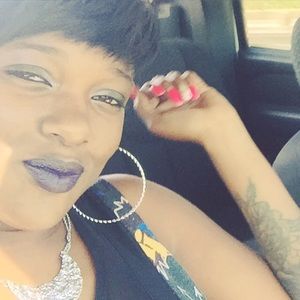 Meet your Posher, Tomeika