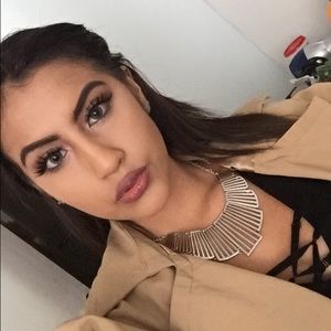 Meet your Posher, Maria