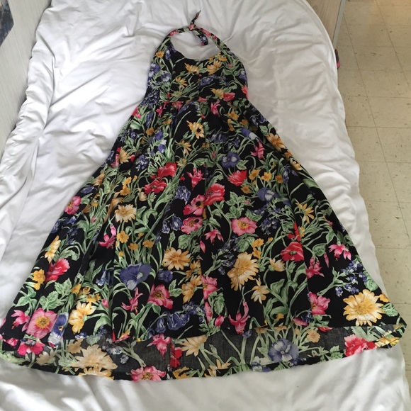 Vintage floral halter dress 🌸