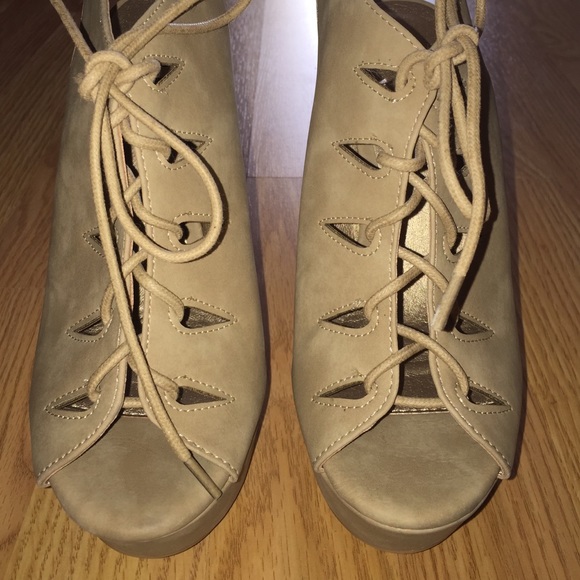 High Heels - Picture 3 of 3