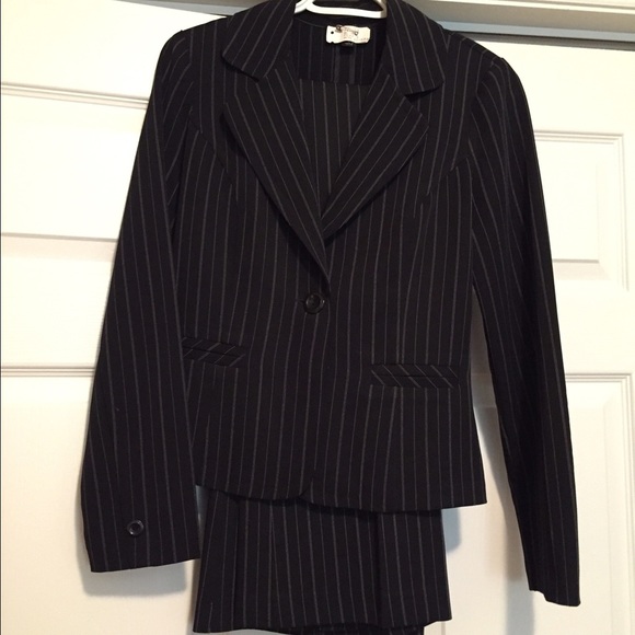 Black and white pinstripes suit