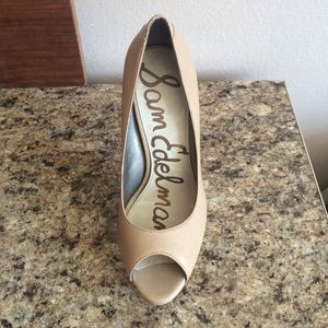 A size 5 Nude Sam Edelman heels