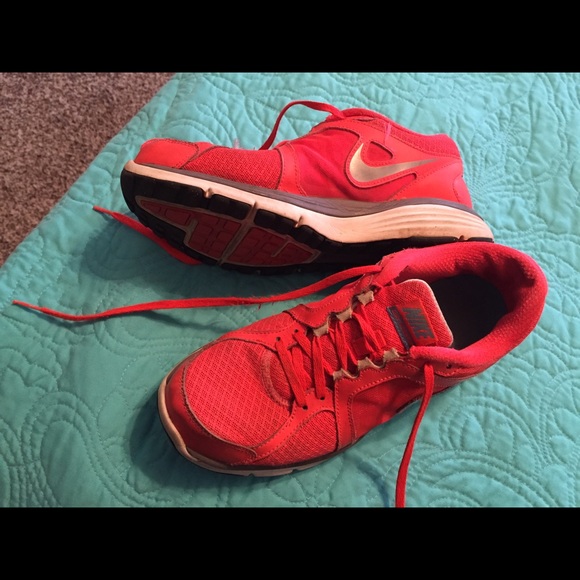 (LOWERED PRICE)!! Nike running shoes 8.5