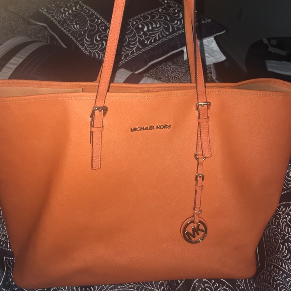 Michael Kors Large Tote Bag - Picture 4 of 4