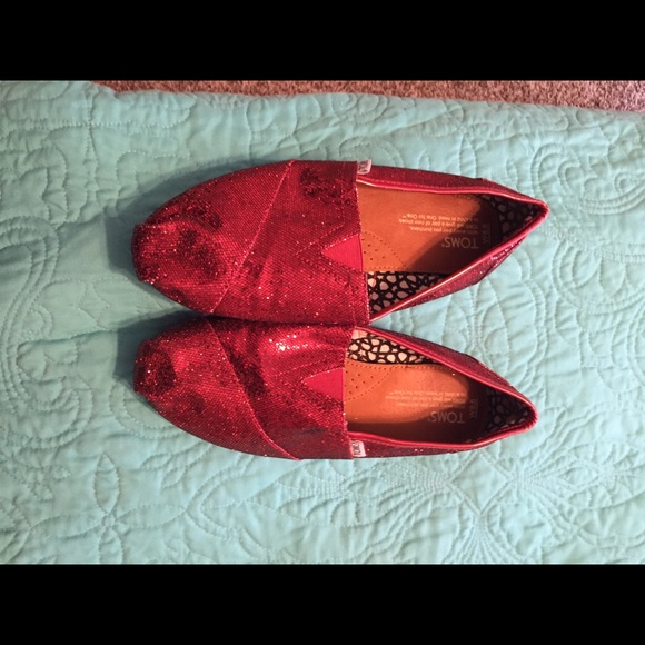 Red sparkle toms 8.5