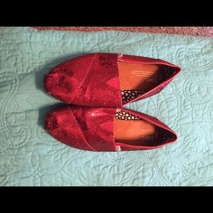 Red sparkle toms 8.5