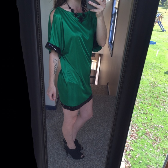 Gorgeous dress😍 - Picture 2 of 2