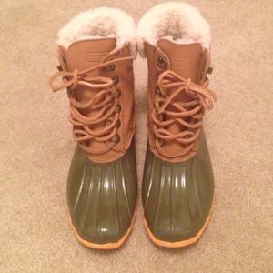Duck boots